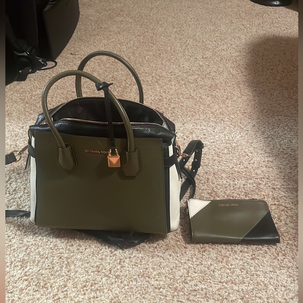Michael Kors Purse & wallet!